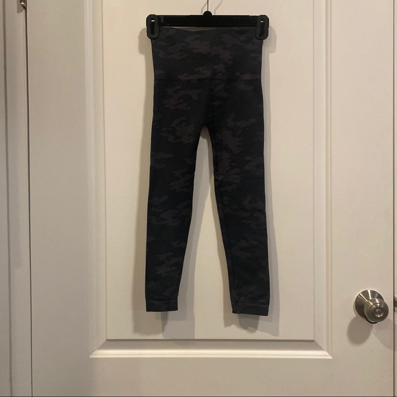 Spanx Seamless Camo Leggings - Picture 4 of 5